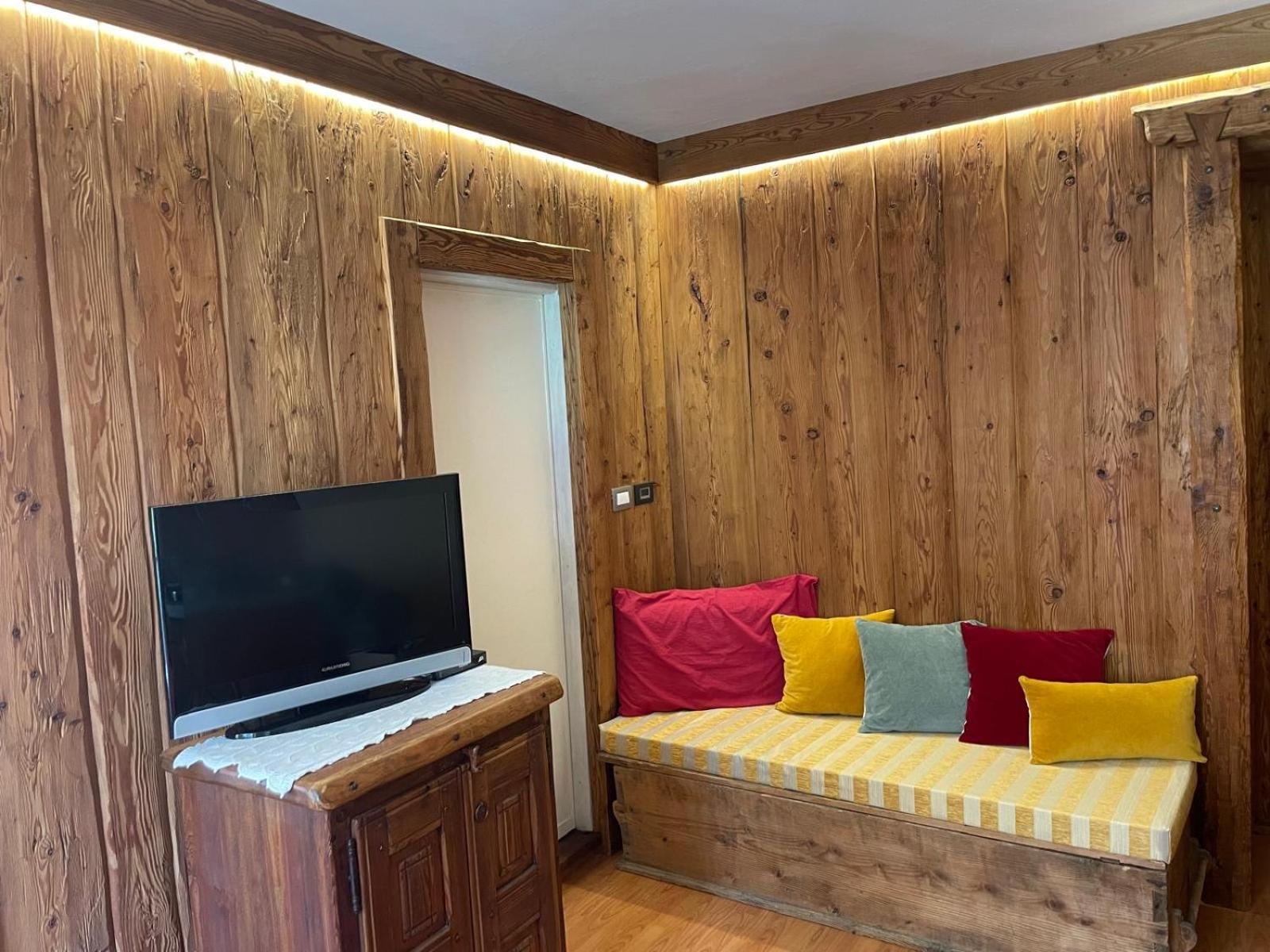 La Peiro Douco Guest House Roure Turin ภายนอก รูปภาพ